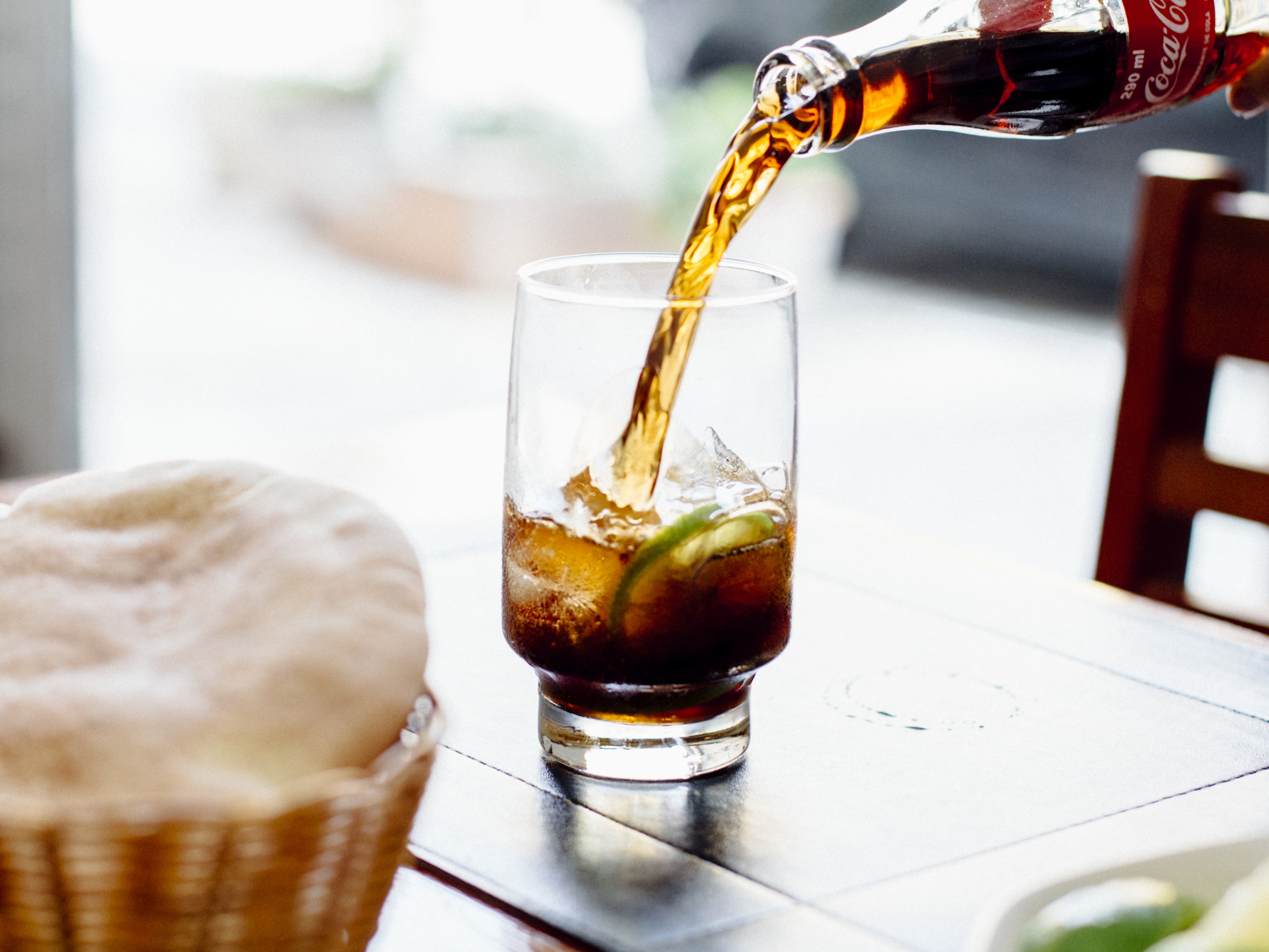 Por que beber refrigerante faz mal à saúde?